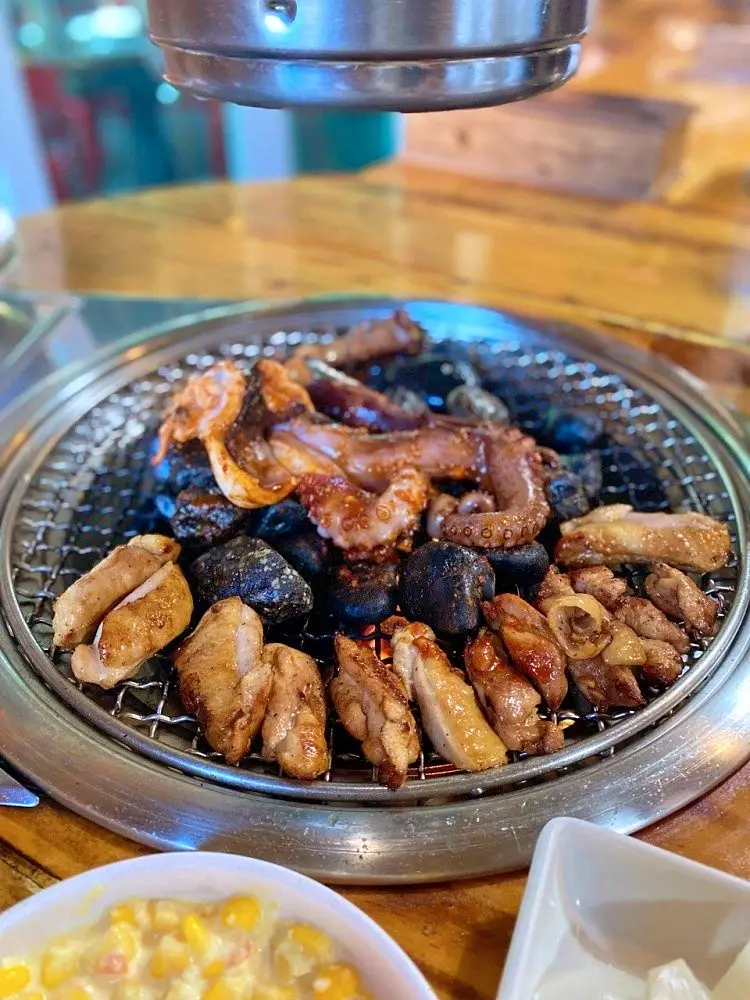 강촌에서 맛보는 이런 조합 봤나 춘천을 홀린 맥반석 숯불 문어 닭갈비 맛집 추천 생방송투데이 리얼맛집 오늘방송 소문의 맛집