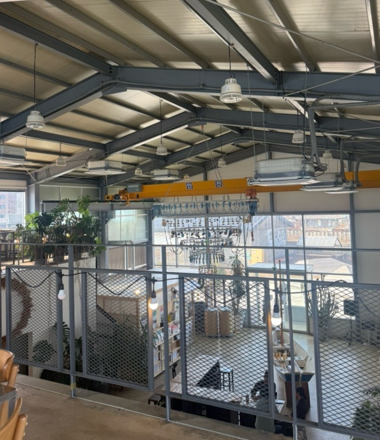 칠성조선소 2층