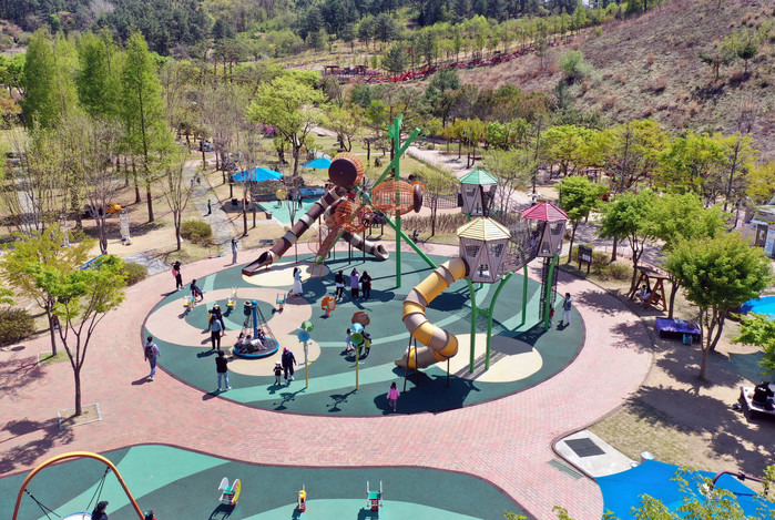 밀양 위양지 이팝나무 - 꽃길과 자연을 즐기는 완벽한 여행 코스