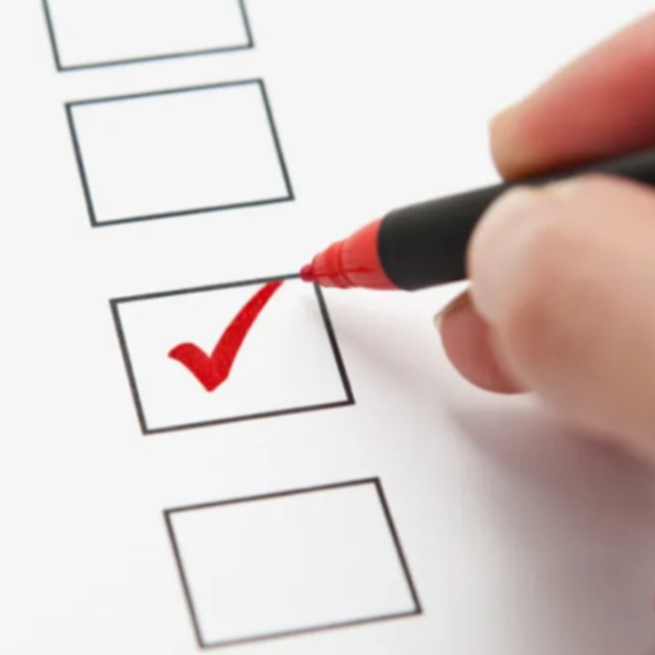 부작용 유무를 체크하는 모습