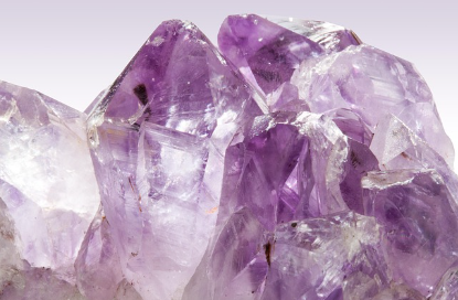 자수정은 왜 자주색일까? 철 이온이 만든 색의 비밀