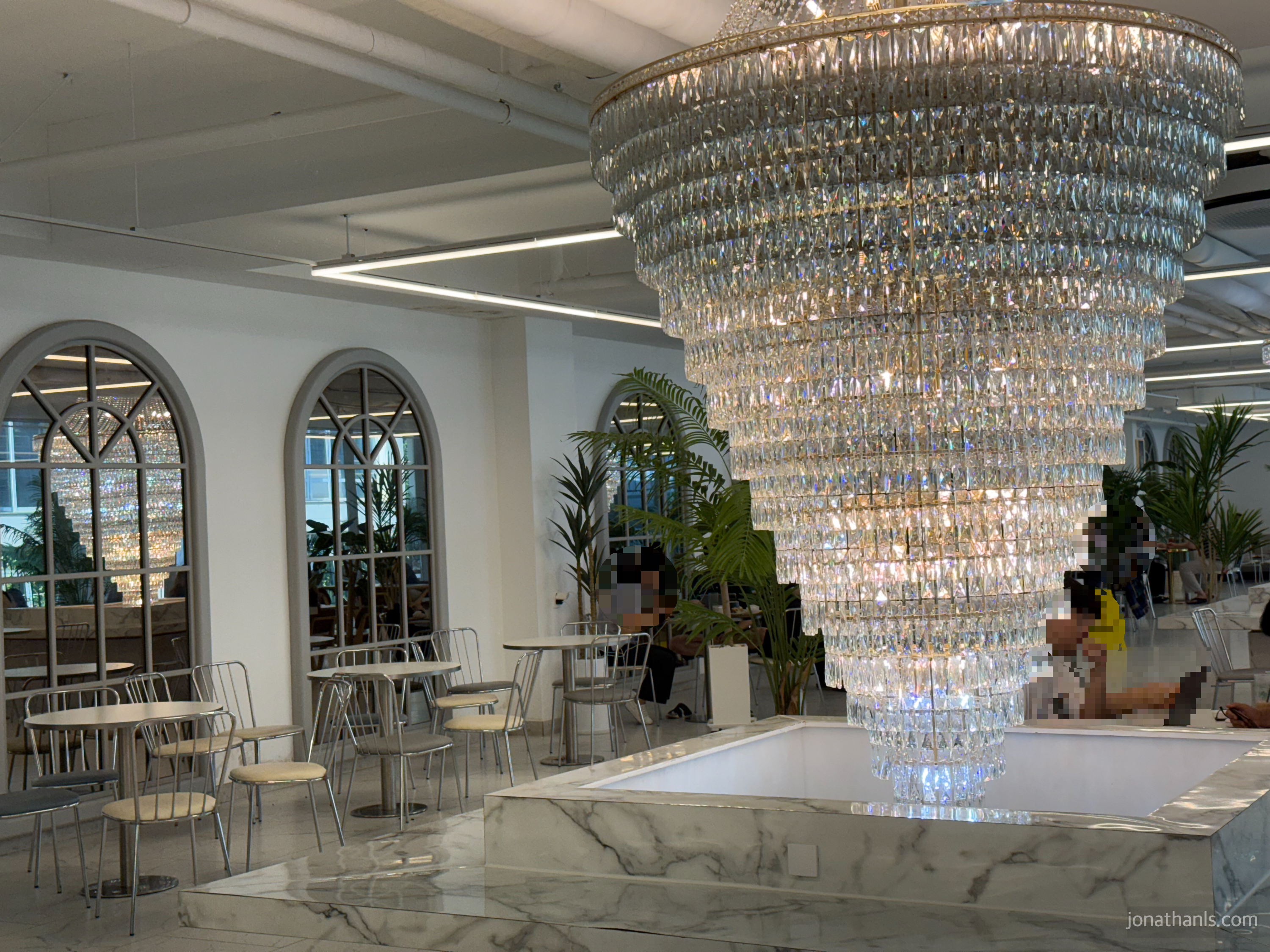 용인 신봉동 몬스마리 베이커리 카페 지하 1층 실내 공간