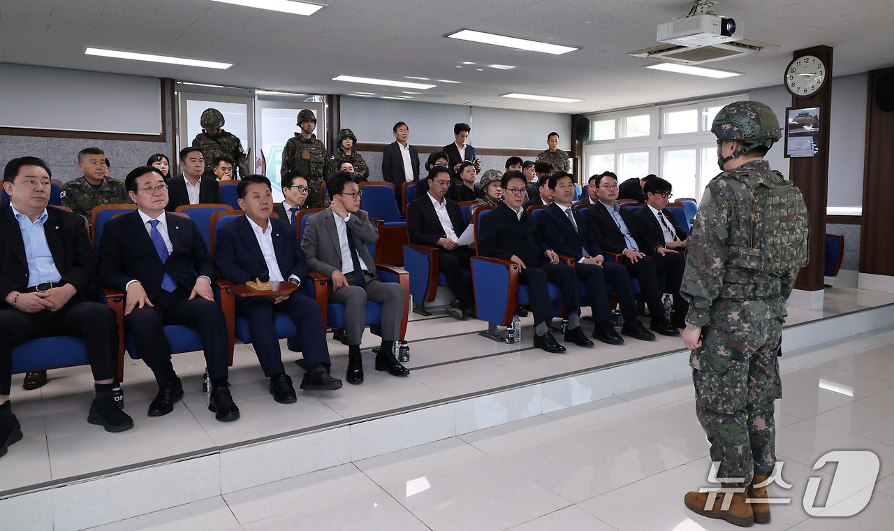 진성준 국방위원장 미국 비자 거부 관련 보도 인물 자료 이미지 10A