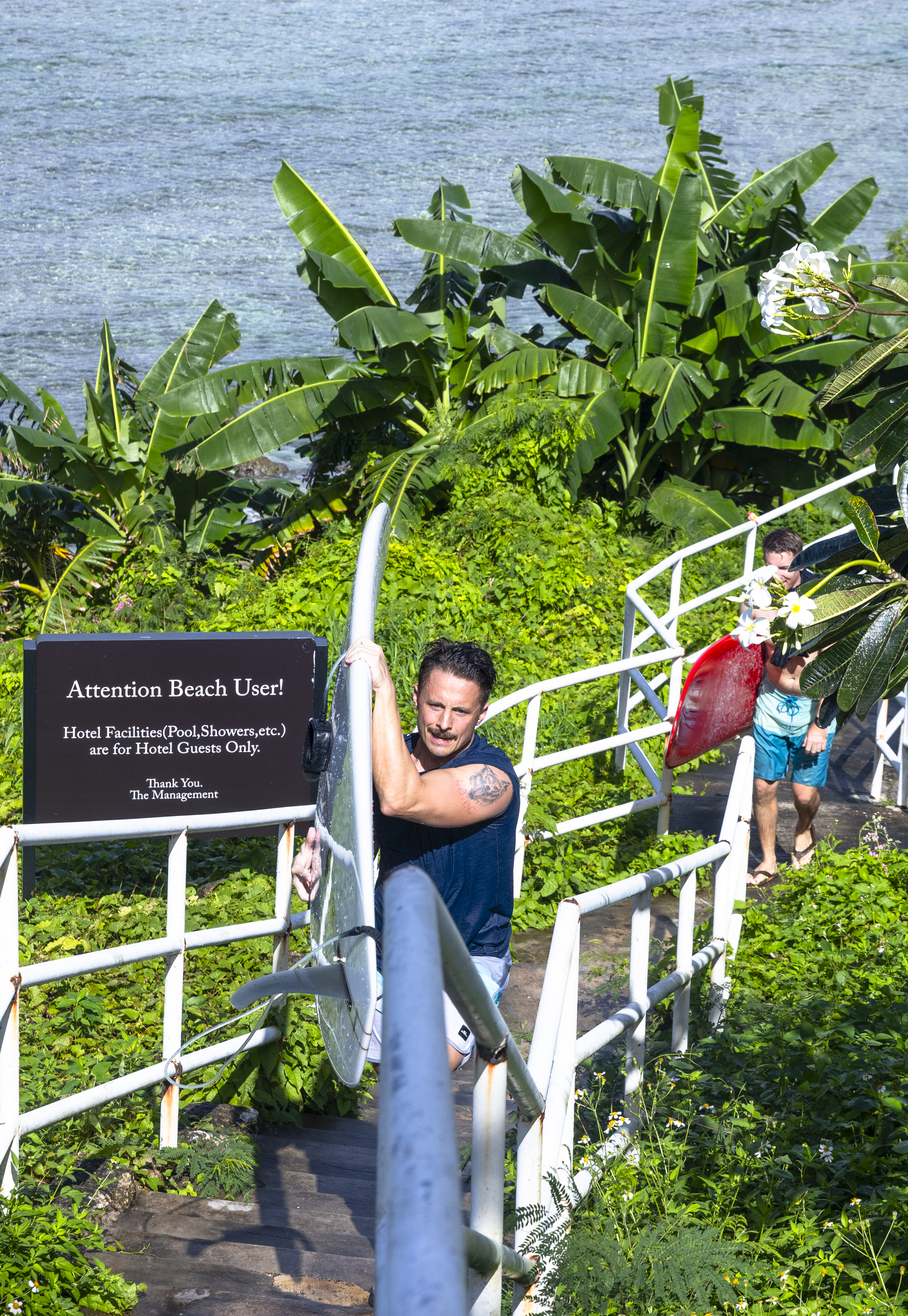 괌에서 서핑하기