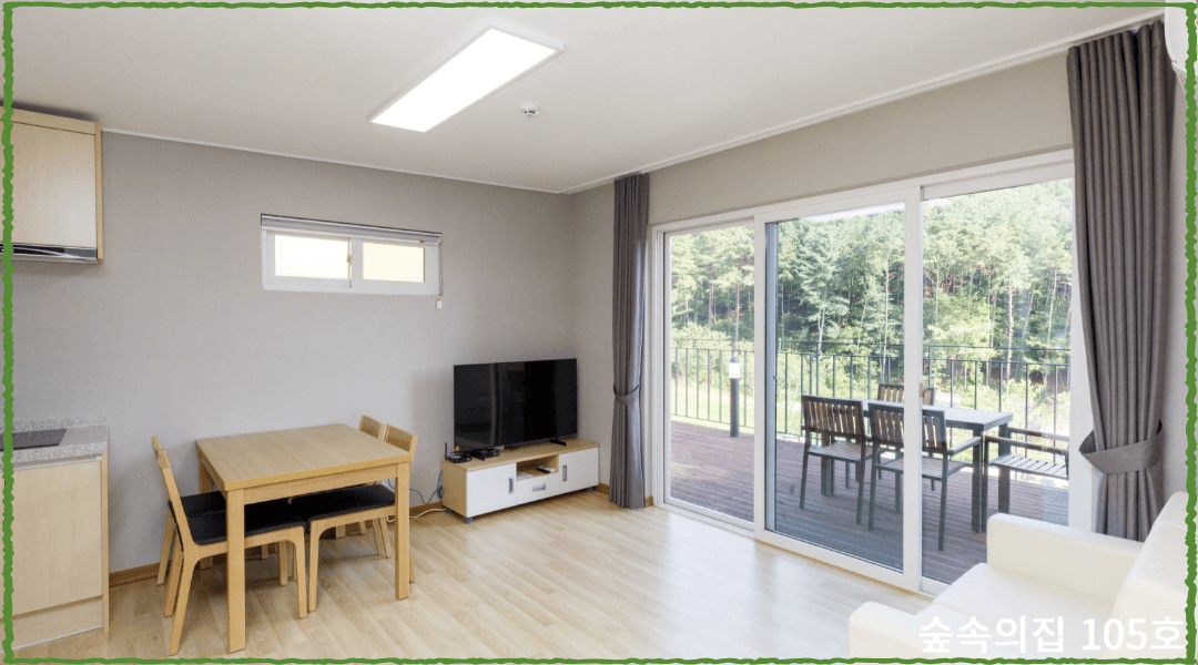 숲속의집8인실(예:105호)-내부1