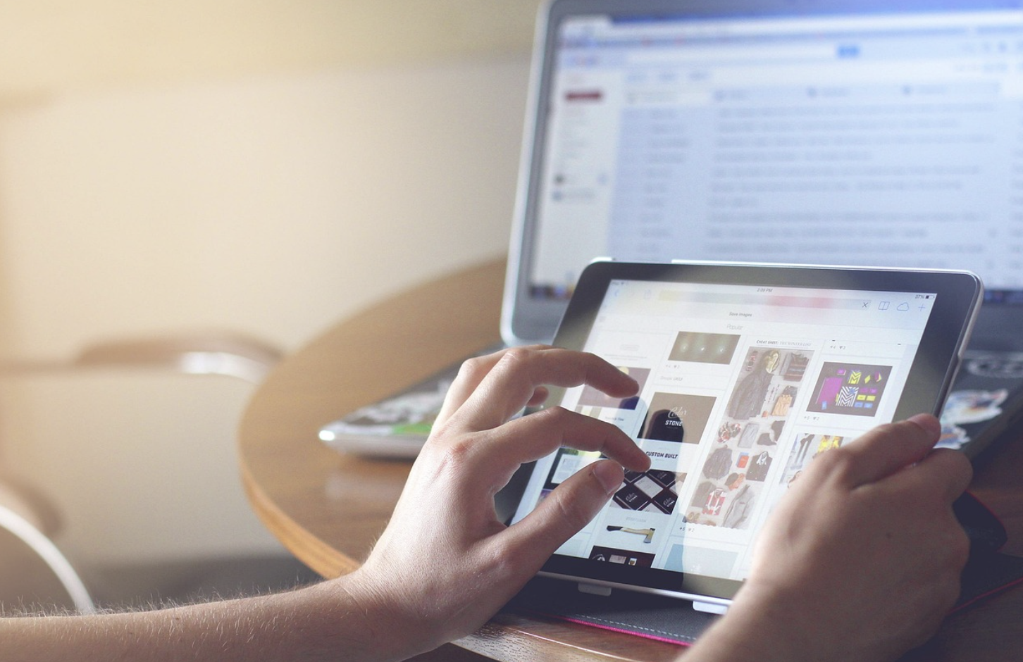 디지털 미니멀리즘: 삶의 질 향상을 위한 접근법 - 필수적인 디지털 도구만 활용하는 생활 방식