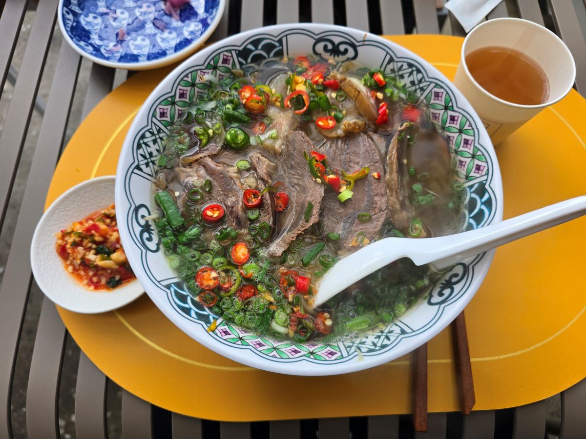 이오식탁-사태힘줄매운쌀국수