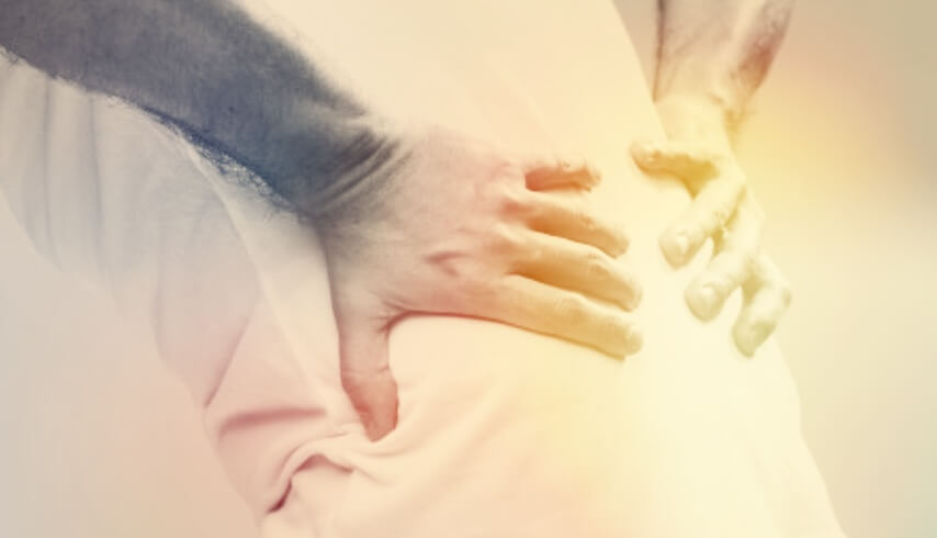 통증이-느껴지는-등