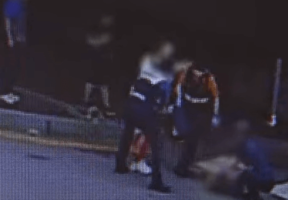 대낮 흉기 난동 CCTV 영상의 한장면