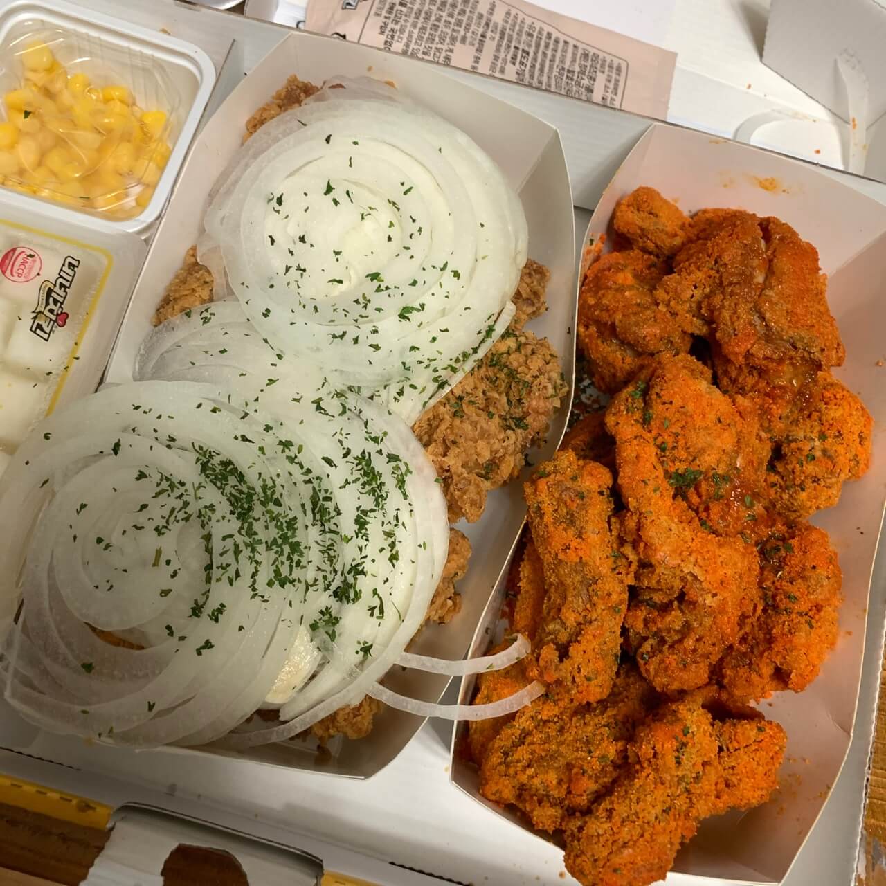 네네치킨 매콤치즈스노윙 & 크리미언 치킨