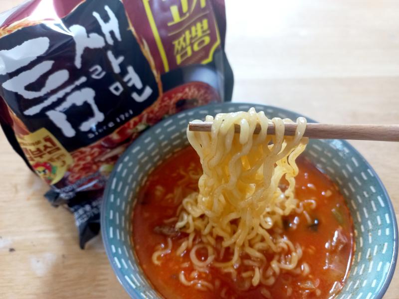 팔도 틈새라면 고기짬뽕 한 젓가락