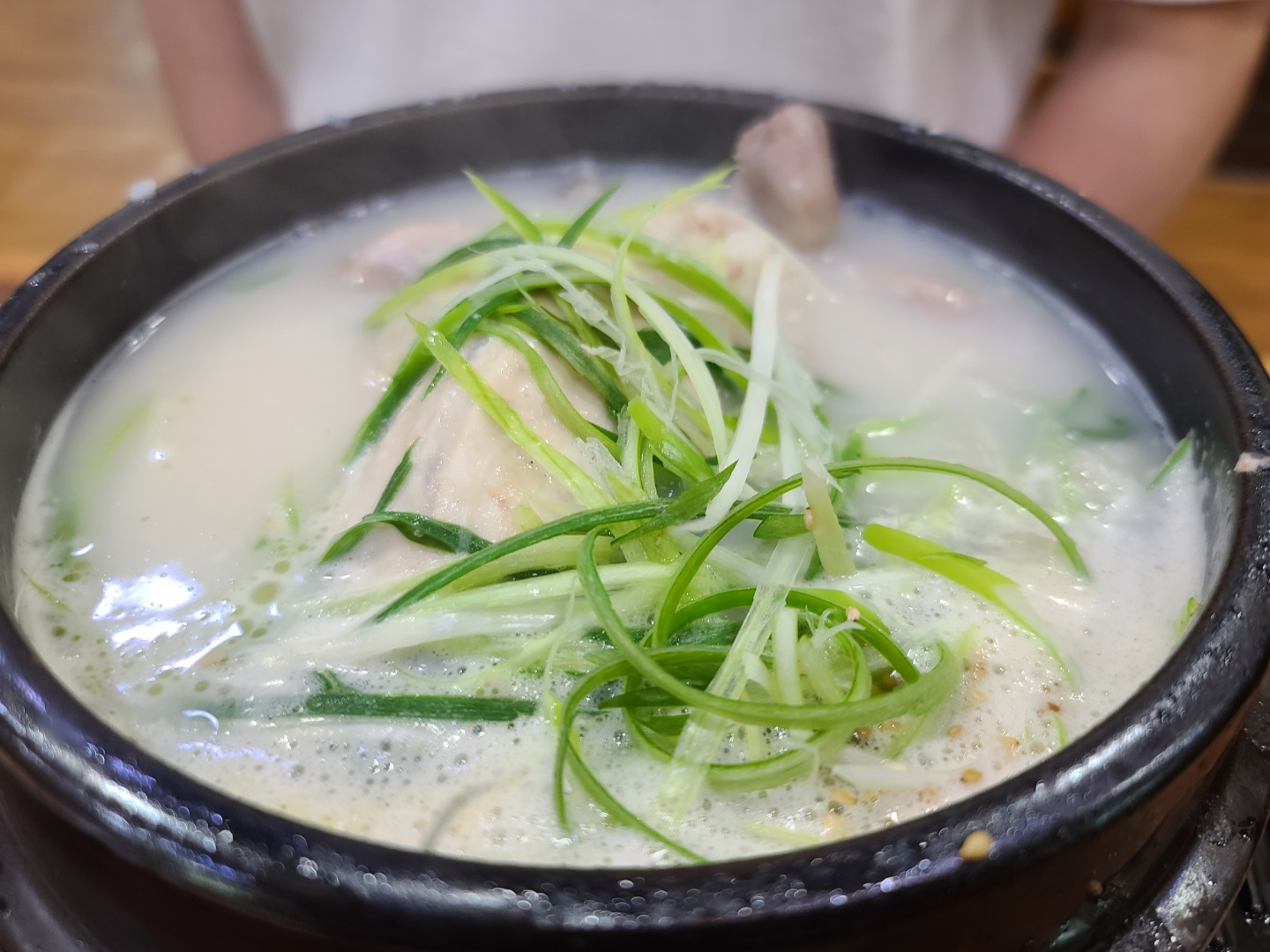 地元民が伝授! 釜山グルメ穴場 #3. トンネサムゲタン(東莱参鶏湯)