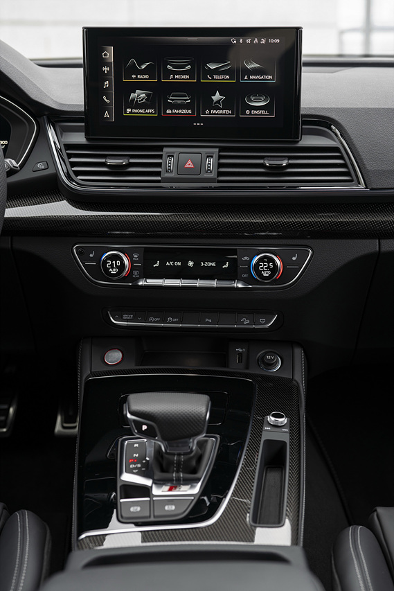 아우디 SQ5 실내 인포테인먼트 및 기어사진 출처 아우디 코리아