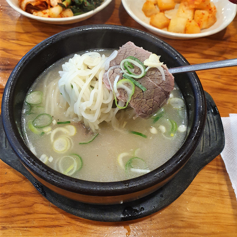 설렁탕속-소면과-고기