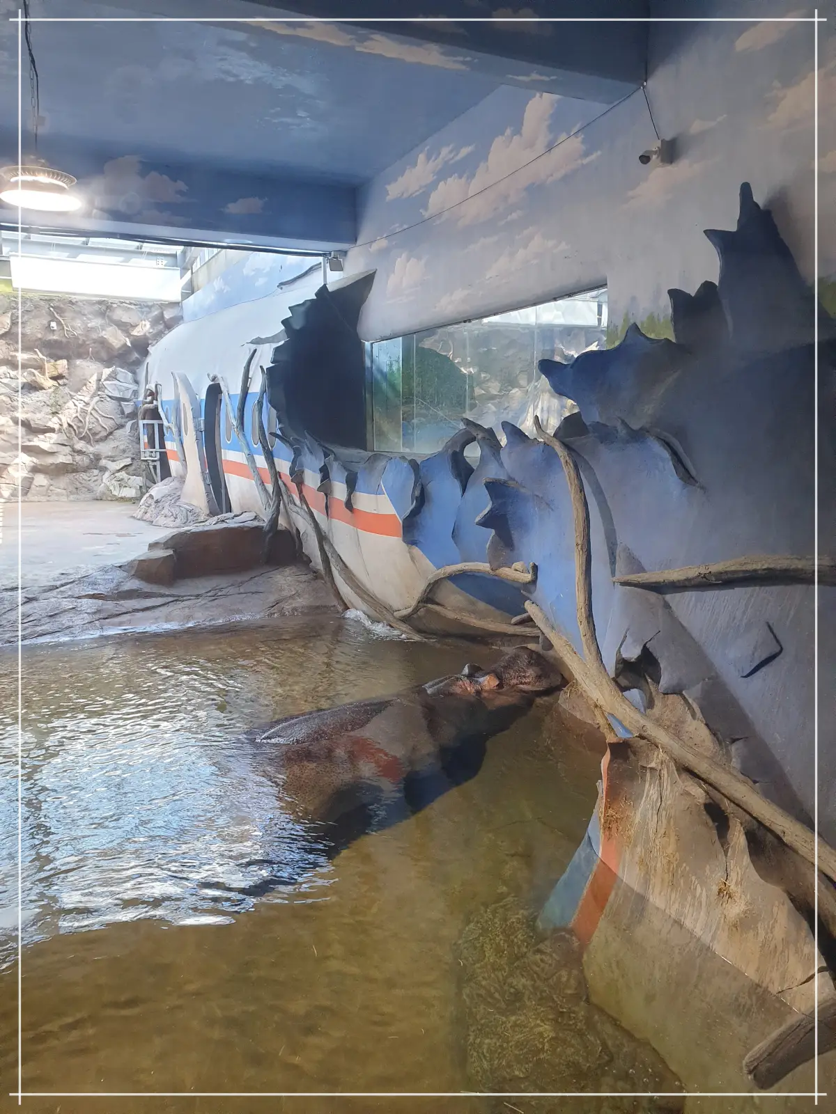 부서진-배-옆의-하식이