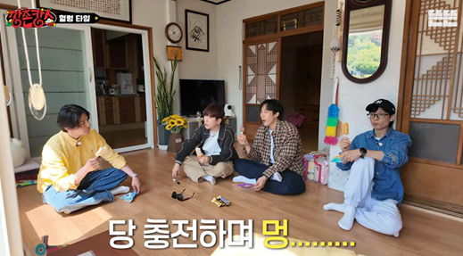 숙소 도착, 깡촌 감성의 제작진 큰집