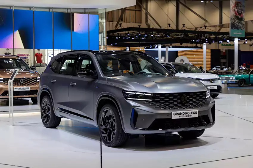 그랑 콜레오스의 바탕 모델은 지리자동차의 싱유에 L입니다.