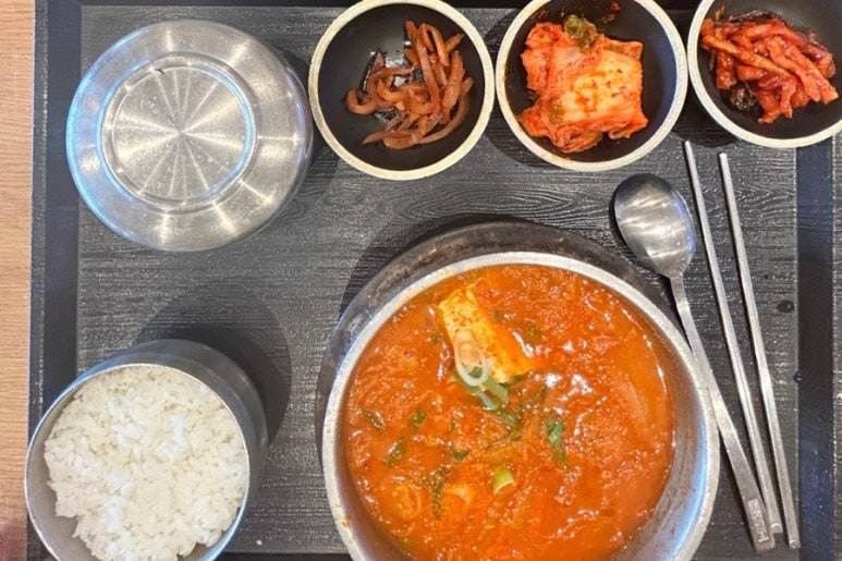 가평휴게소-인기대표메뉴-옛날-돼지고기-김치찌게