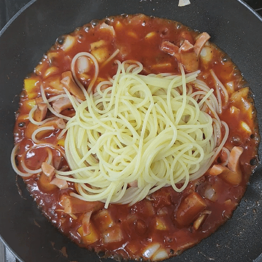 스파게티면과 소스