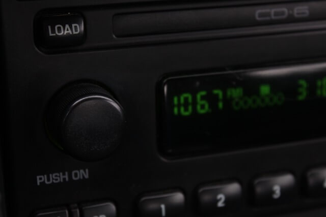 자동차 라디오 계기판