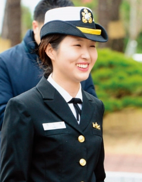 최민정 프로필 나이 고향 학력 해군 SK 경력 페이스북