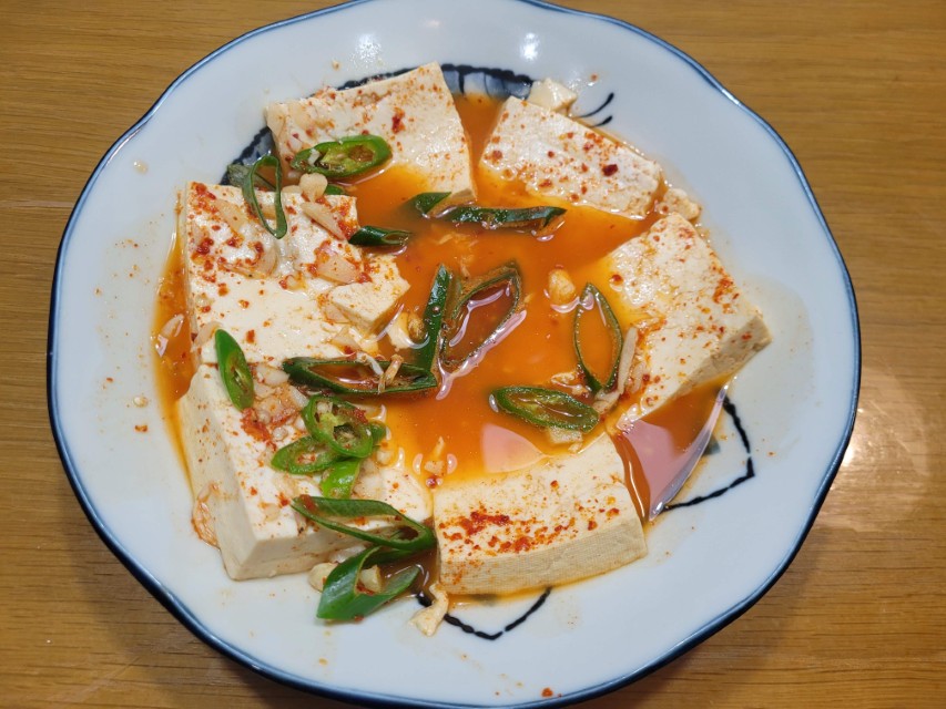 얼큰한 국물의 새우젓 두부찌개 완성 사진