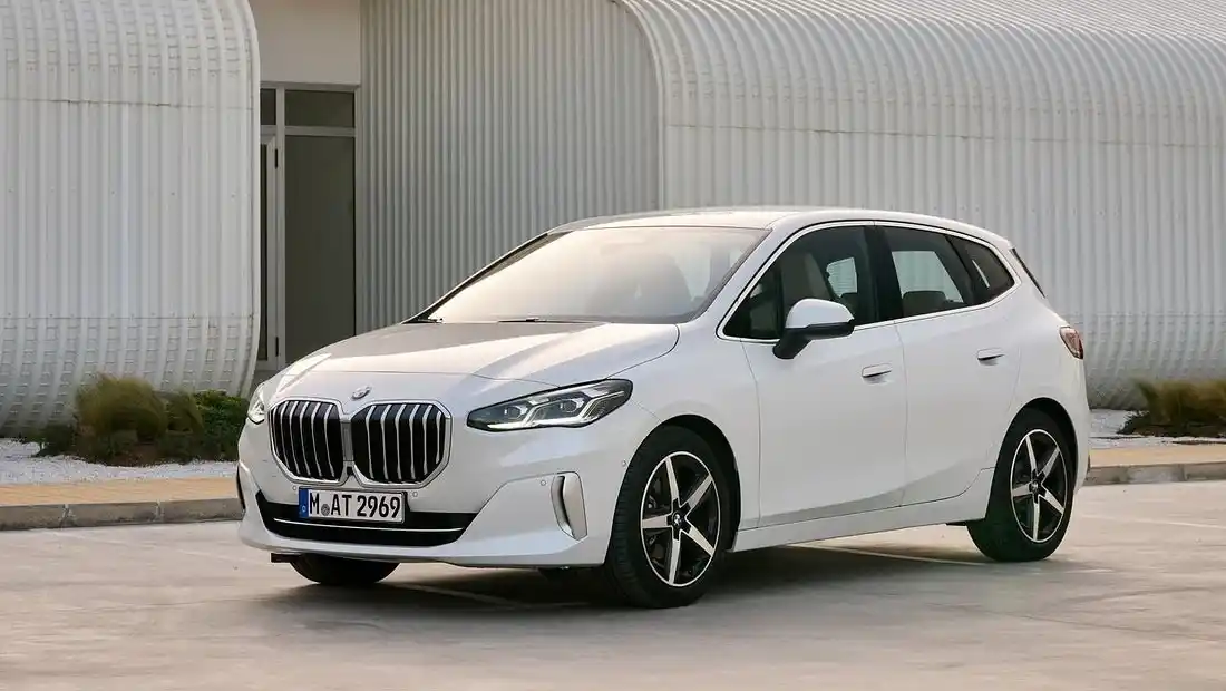 BMW 뉴 2시리즈 액티브 투어러 가격 실구매가 모의견적 제원 옵션 카탈로그 가격표 디자인 실내 트렁크 색상 총정리