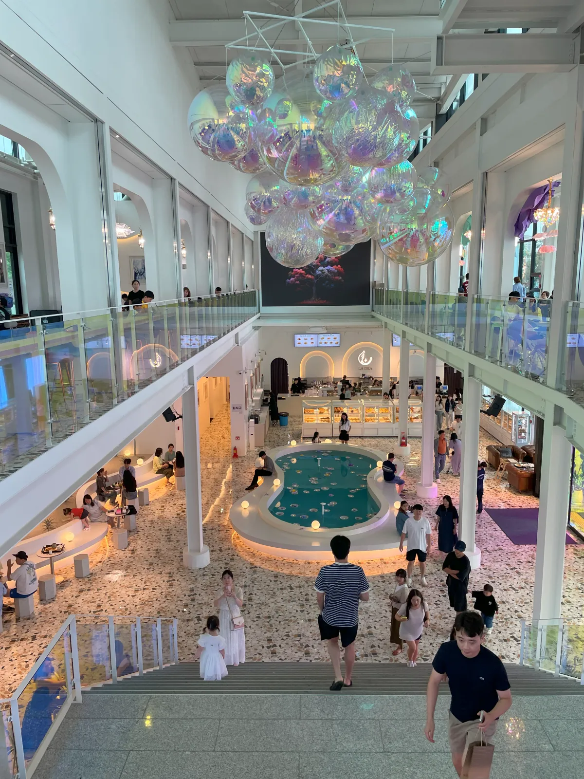 김포-카페-라데아-연못