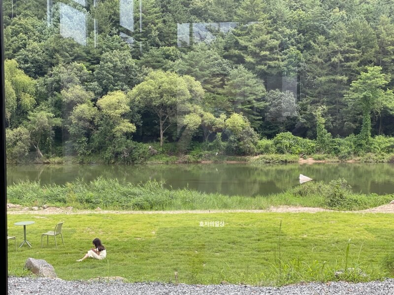 홍천 카페 써라운드 슬로우 신상 카페 - 놀이 공간