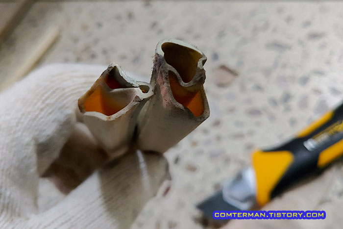 오래된 현관문 고무 패킹