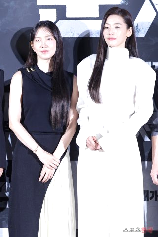 군체 영화 개봉일 줄거리 연상호 감독 출연진 전지현 구교환
