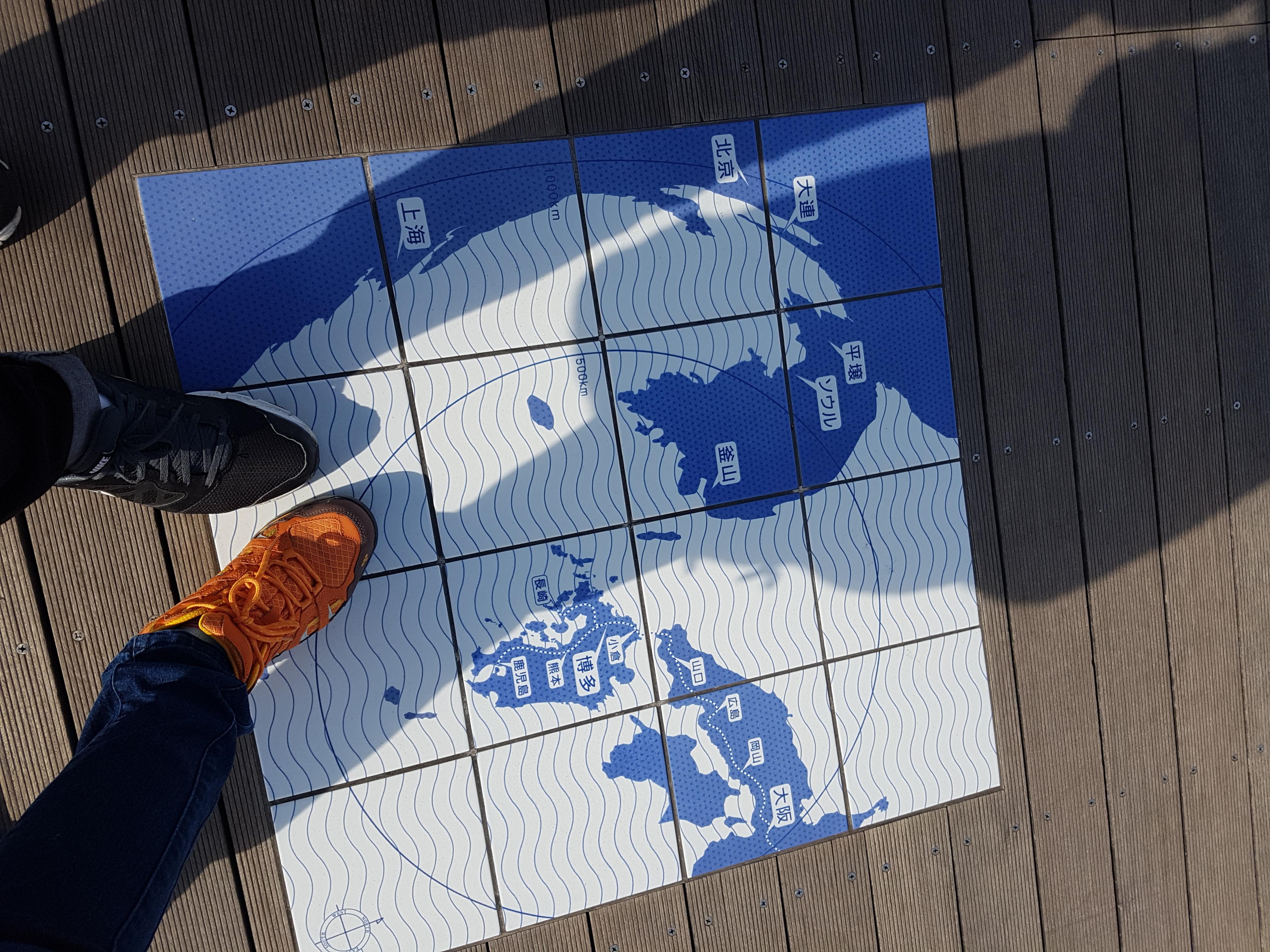 엄마와 아들이 일본 후쿠오카 여행하는 모습