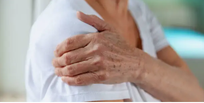 2025년 어깨 건강 경고, 회전근개 염증 위험성