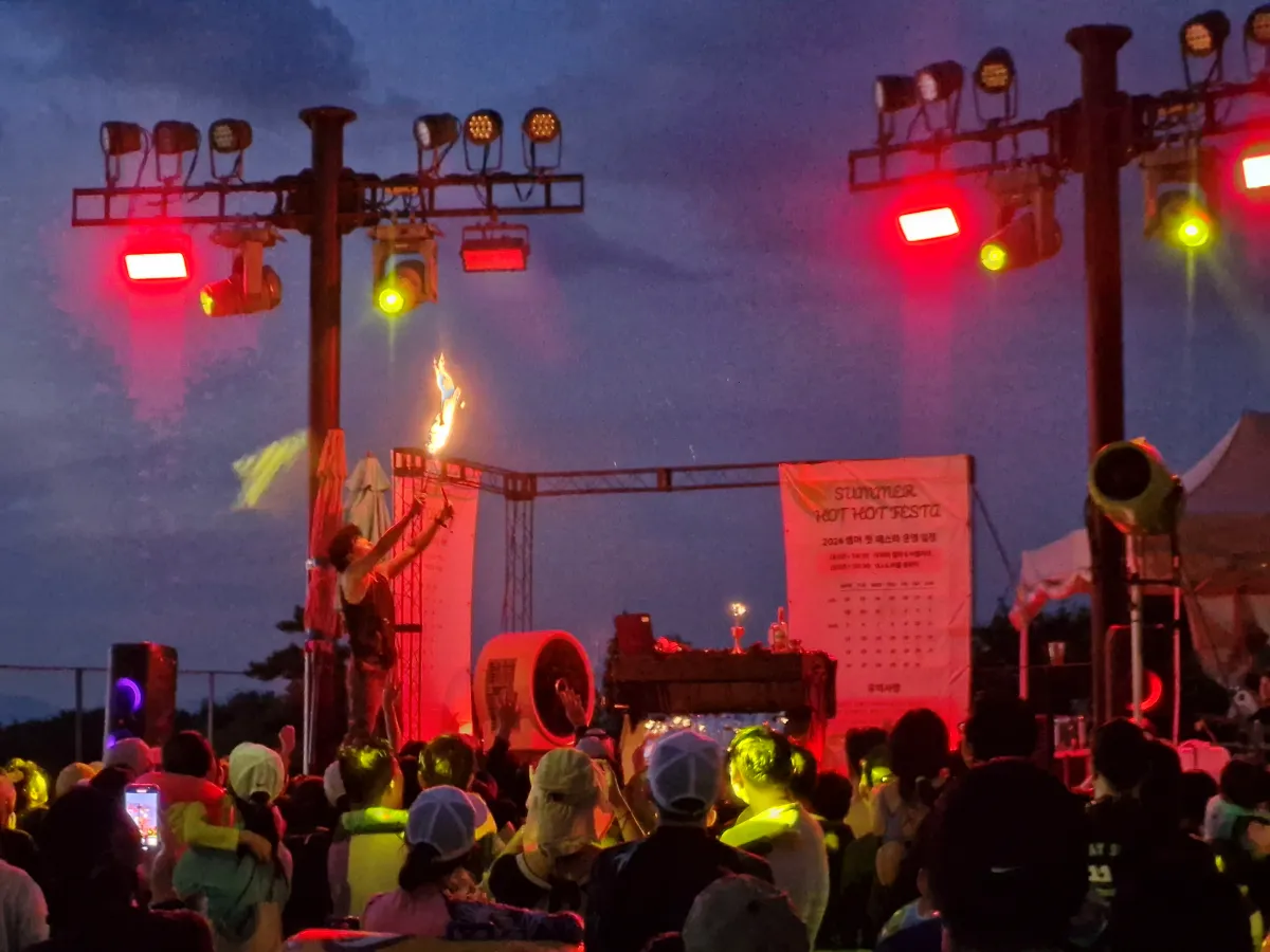 페스티벌에서-DJ가-불쇼를-하는-시간