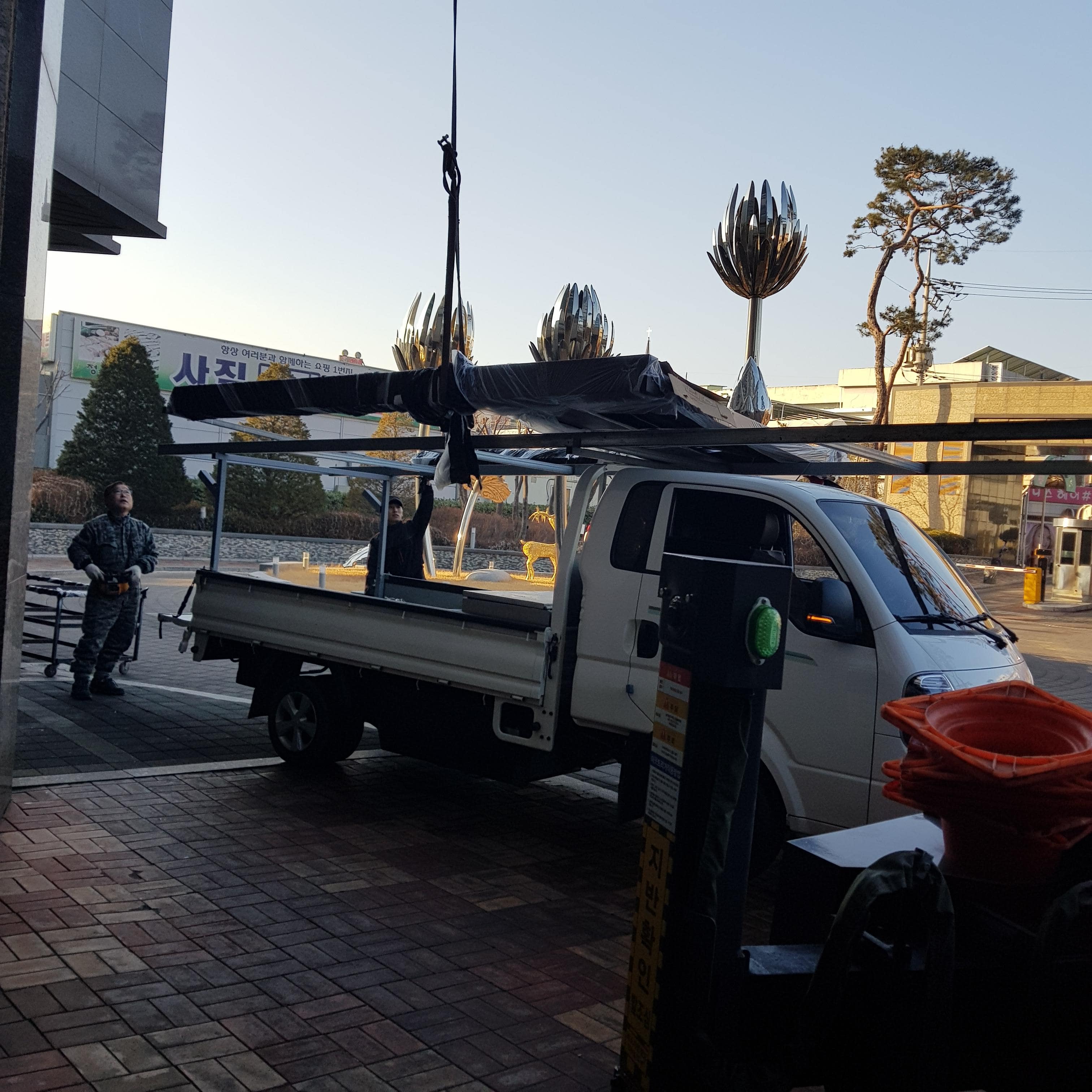 두산위브더 제니스 아파트 간판싣기