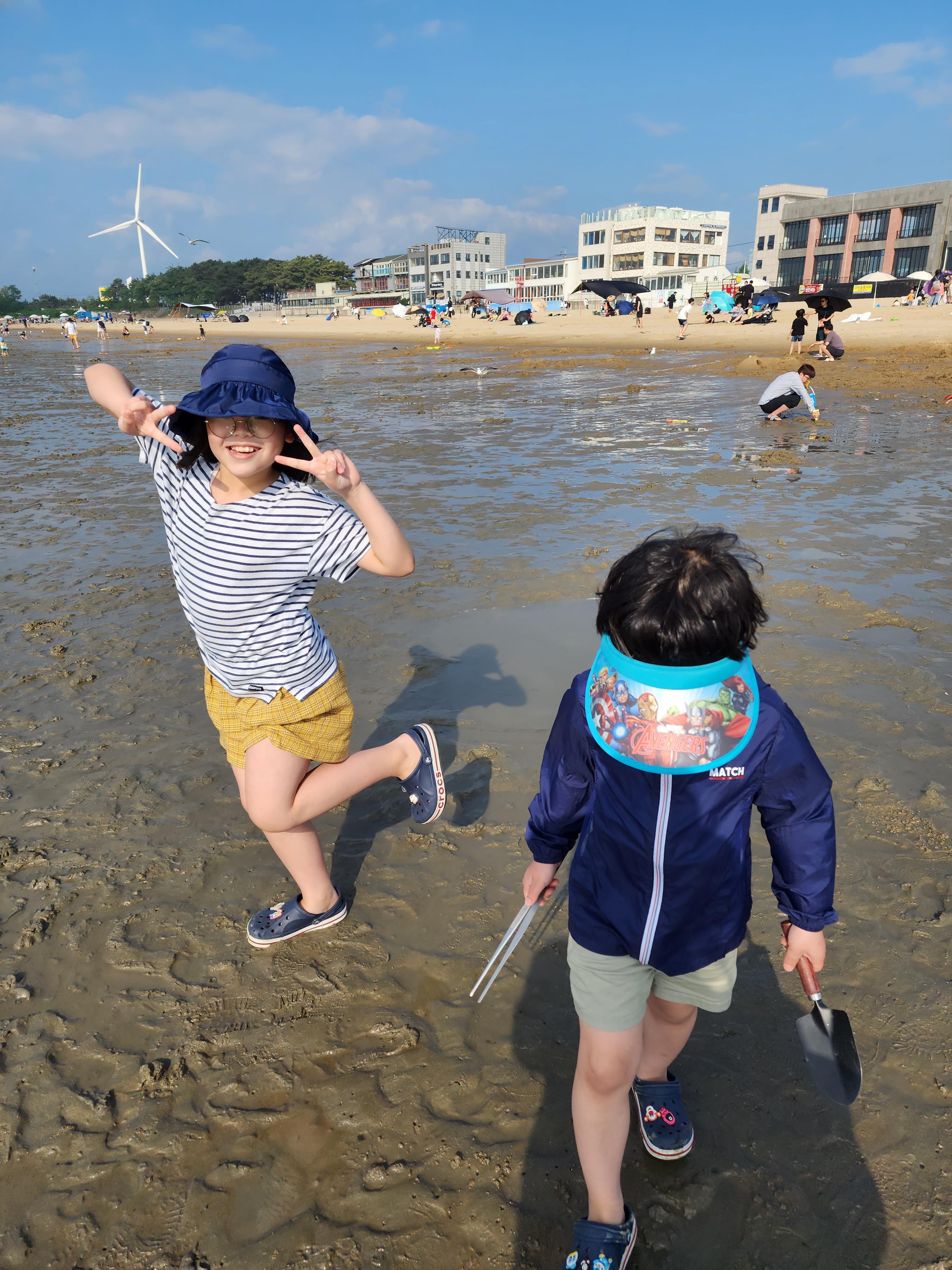 아직까진 신난 아이들의 해맑은 표정