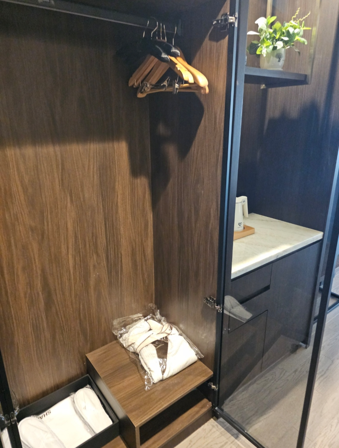 24.9월-상하이 : 6) Shanghai Dijing Hotel(上海帝璟雅致酒店(上海韩国街万象城店)