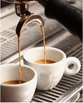 커피 내리는 사진