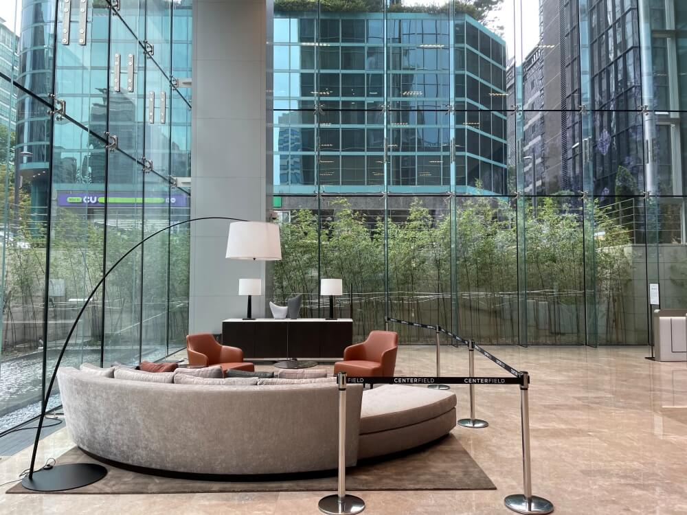 역삼-센터필드-웨스트-타워-로비-좌석