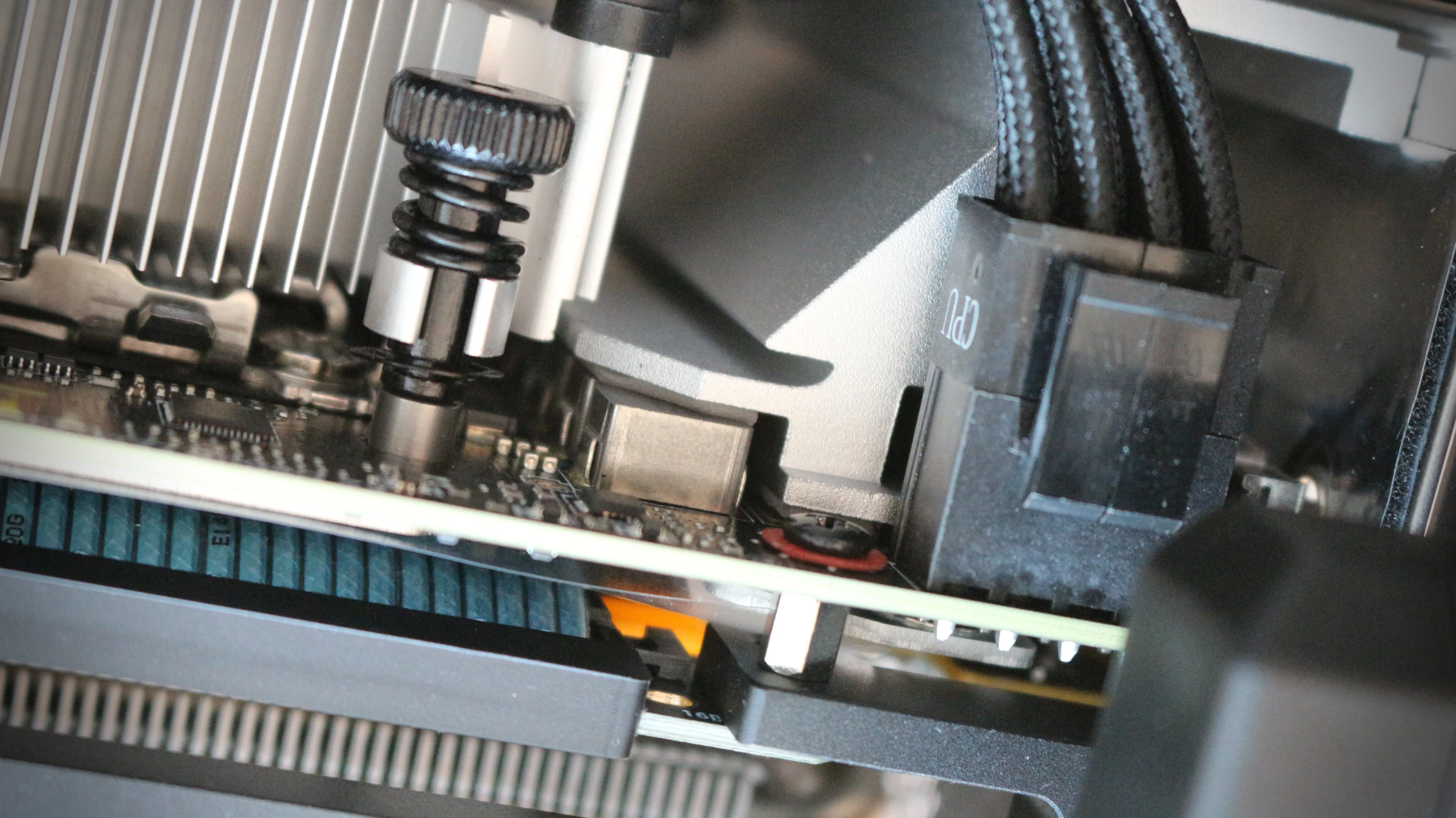 msi b650i edge io 커버 써멀패드 부착 여부