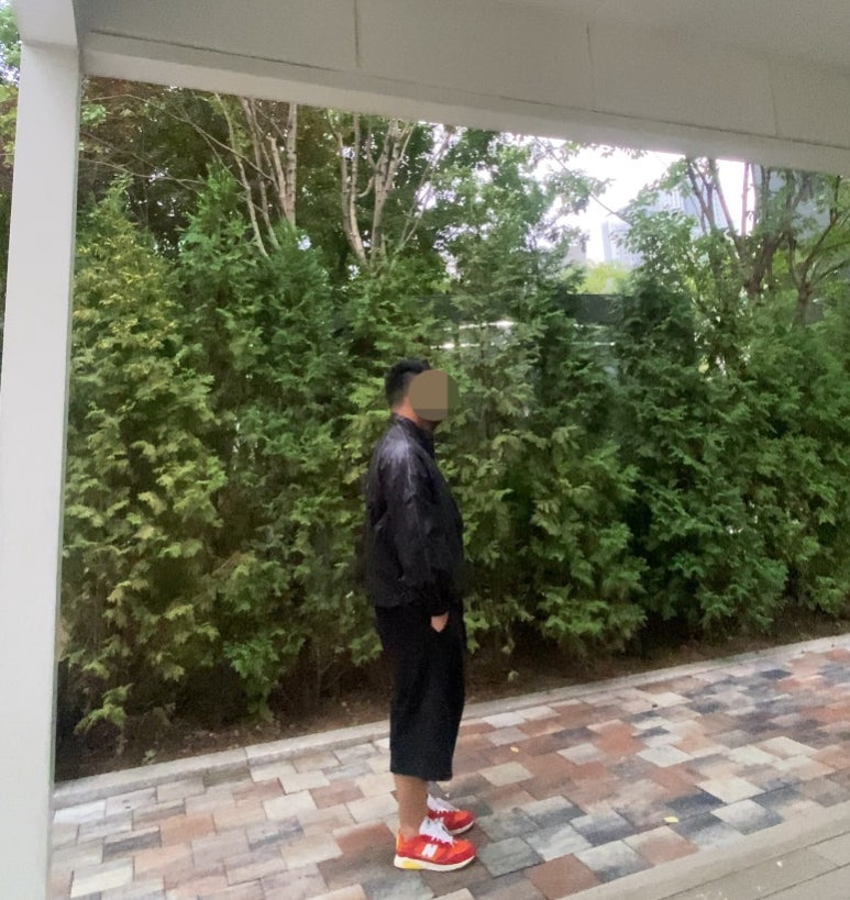 데일리룩('25. 10. 3.)마뗑킴(MATIN KIM)코팅 점퍼 바람막이 블랙, 나이키 반팔 티셔츠, 무신사스탠다드 와이드 버뮤다 팬츠, 뉴발란스 신발 러닝화 MSXRCSLF