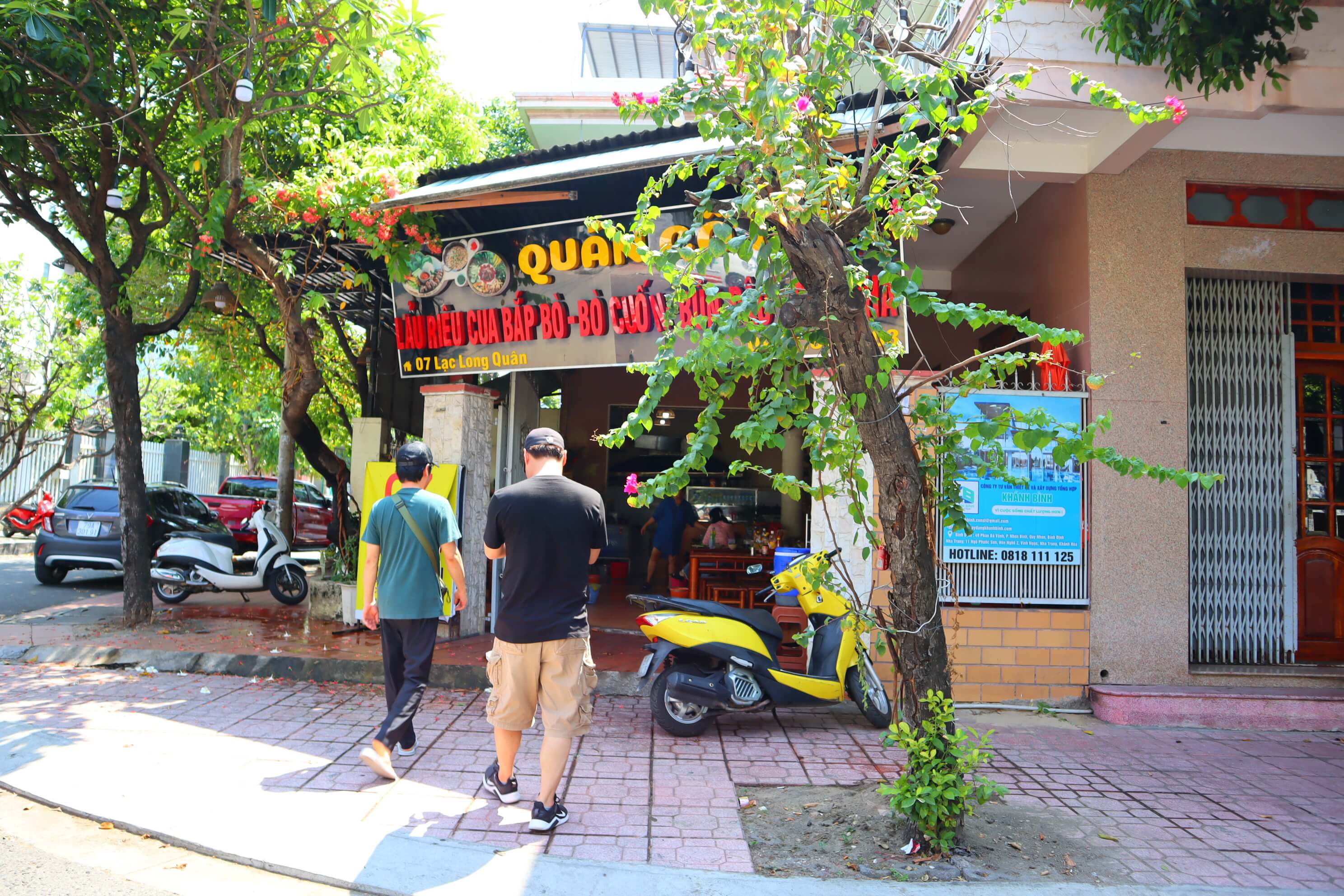 나트랑-콴코리엔으로-남자- 2명이-들어간다