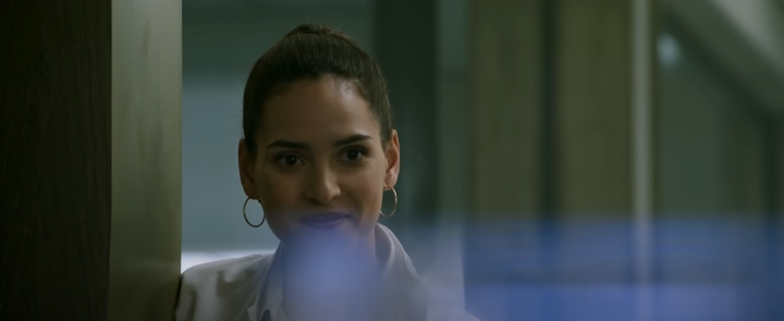 모비우스를바라보고있는마틴