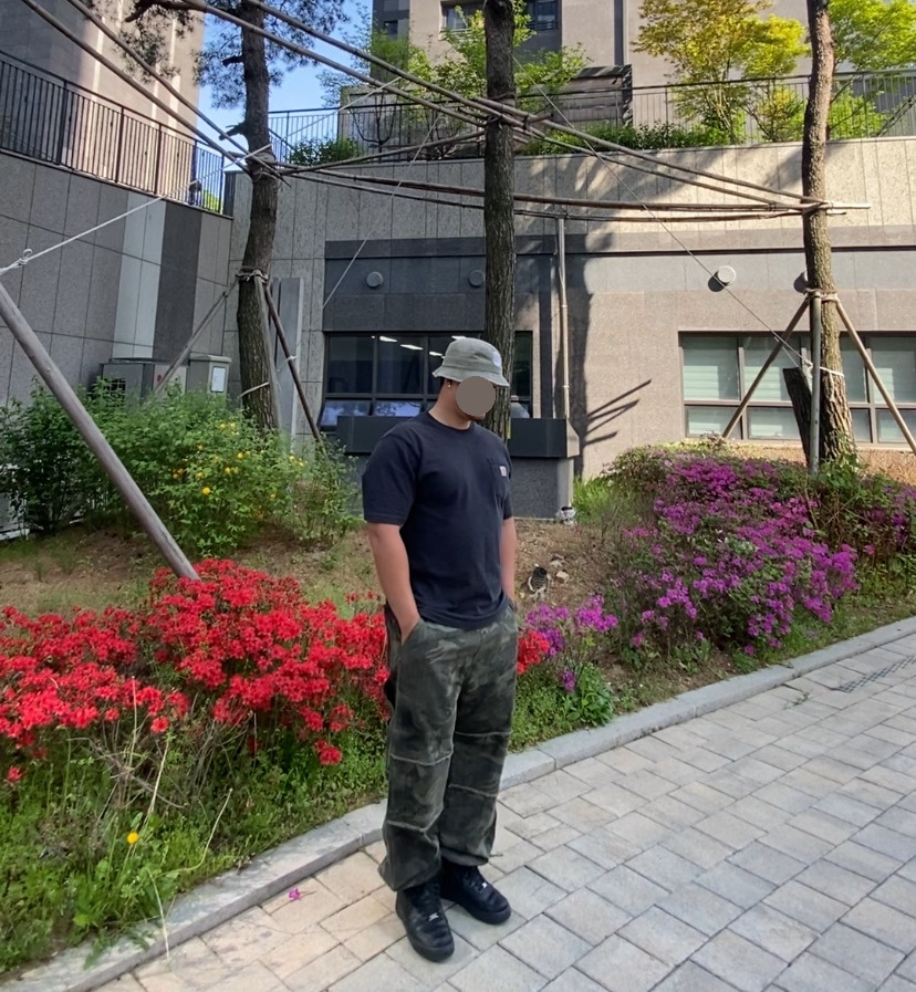 데일리룩('26. 4. 26.)로얄라이프 워싱 데님 벙거지 버킷햇, 칼하트 포켓 반팔티셔츠 K87, 테이크이지 카모 카모플라쥬 밀리터리 더스티 카펜터 팬츠, 나이키 덩크하이 올블랙