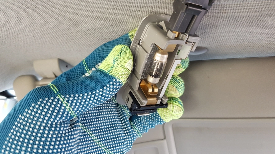 아반떼 화장등 전구