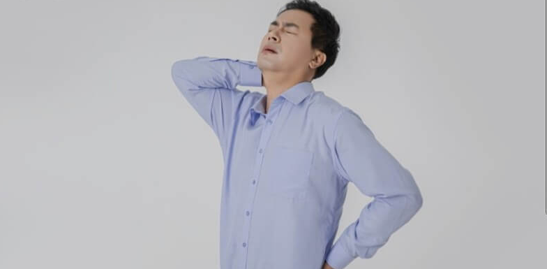 뒷목이-뻐근한-증상