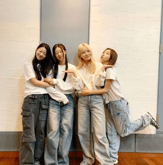 피프티 피프티 단체 사진