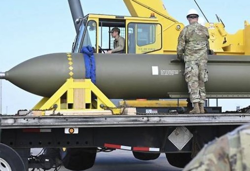 이란 투하 고려 벙커버스터 성능을 둘러싼 전략, 무력시위냐 실제공격