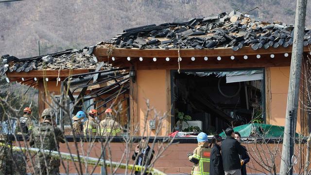 전투기 폭탄 8발 오폭, 100분 지나서야 군 발표