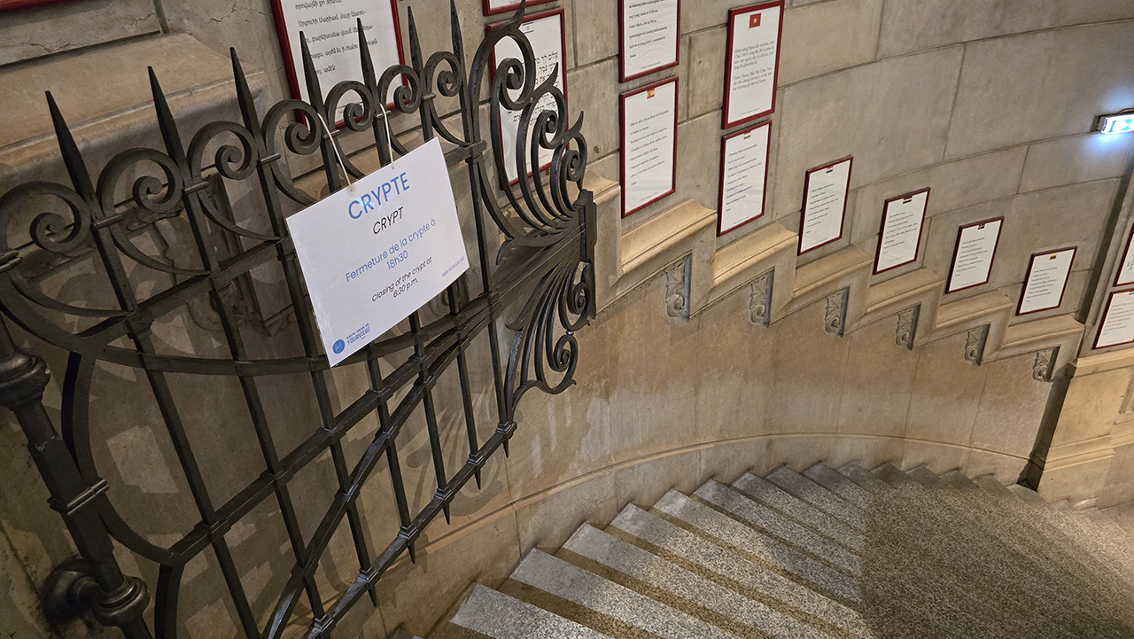 지하실(Crypte) 가는 길